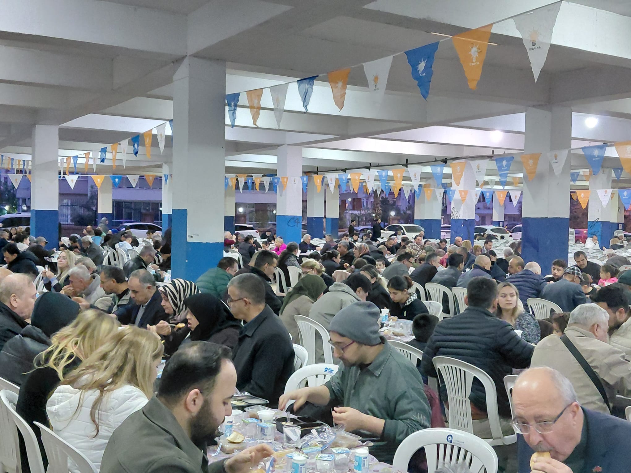 MURATPAŞA’DA İFTAR COŞKUSU: 2 BİN KİŞİ AYNI SOFRADA BULUŞTU
