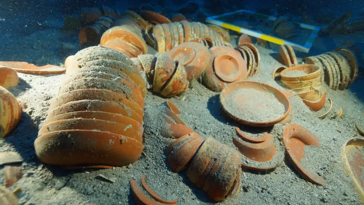 Akdeniz’den 2 bin 100 yıllık sofra takımı çıktı