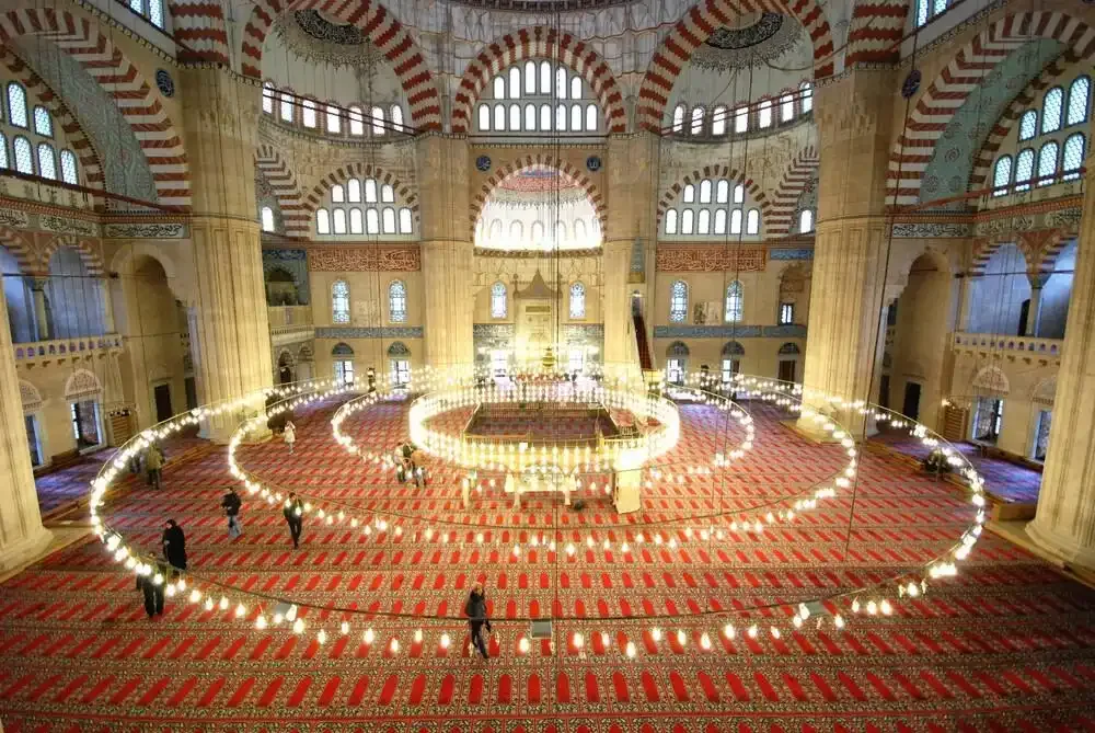 Selimiye Camii ve Külliyesi, tarihin izlerini yaşatıyor
