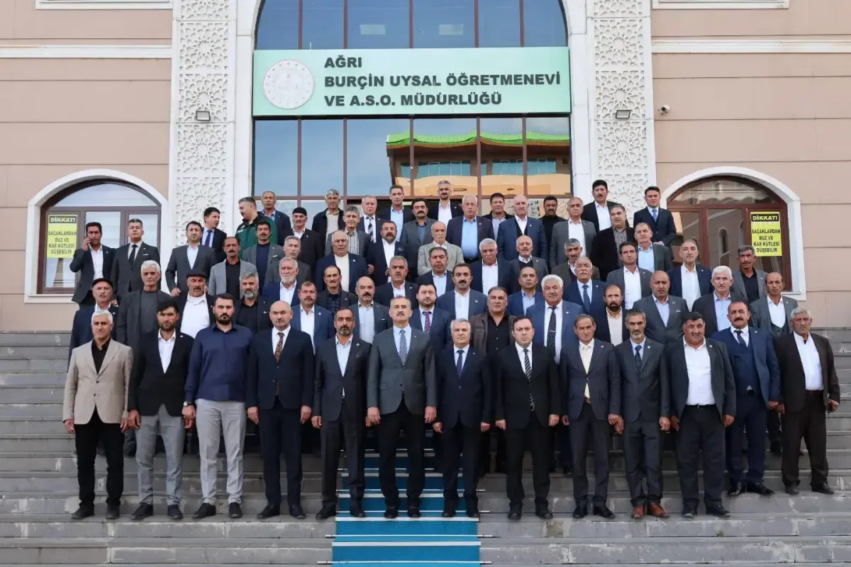 Vali Dr. Önder Bozkurt’tan Muhtarlar Günü buluşması