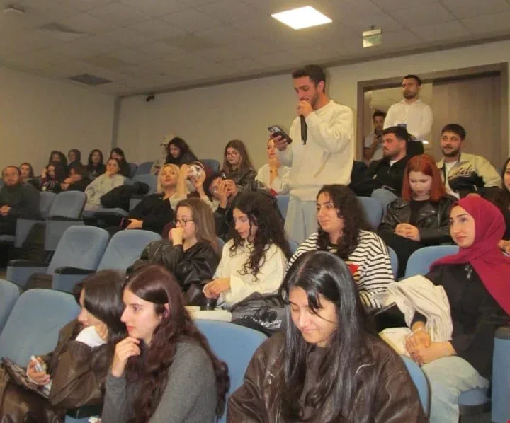 Akçakoca'da yerel yönetimler öğrencilerle ele alındı